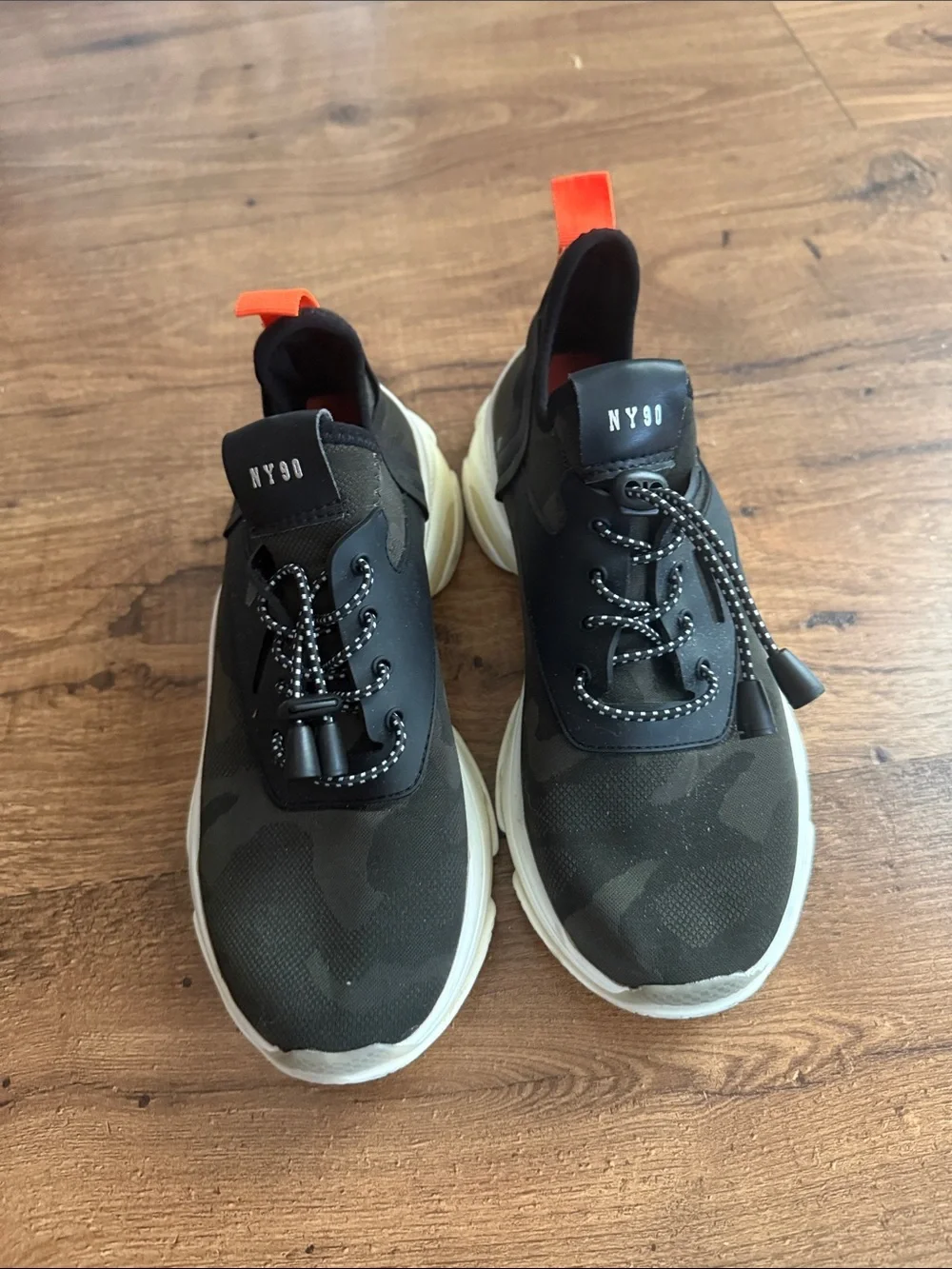 Brand new tennis shoes size 7.5